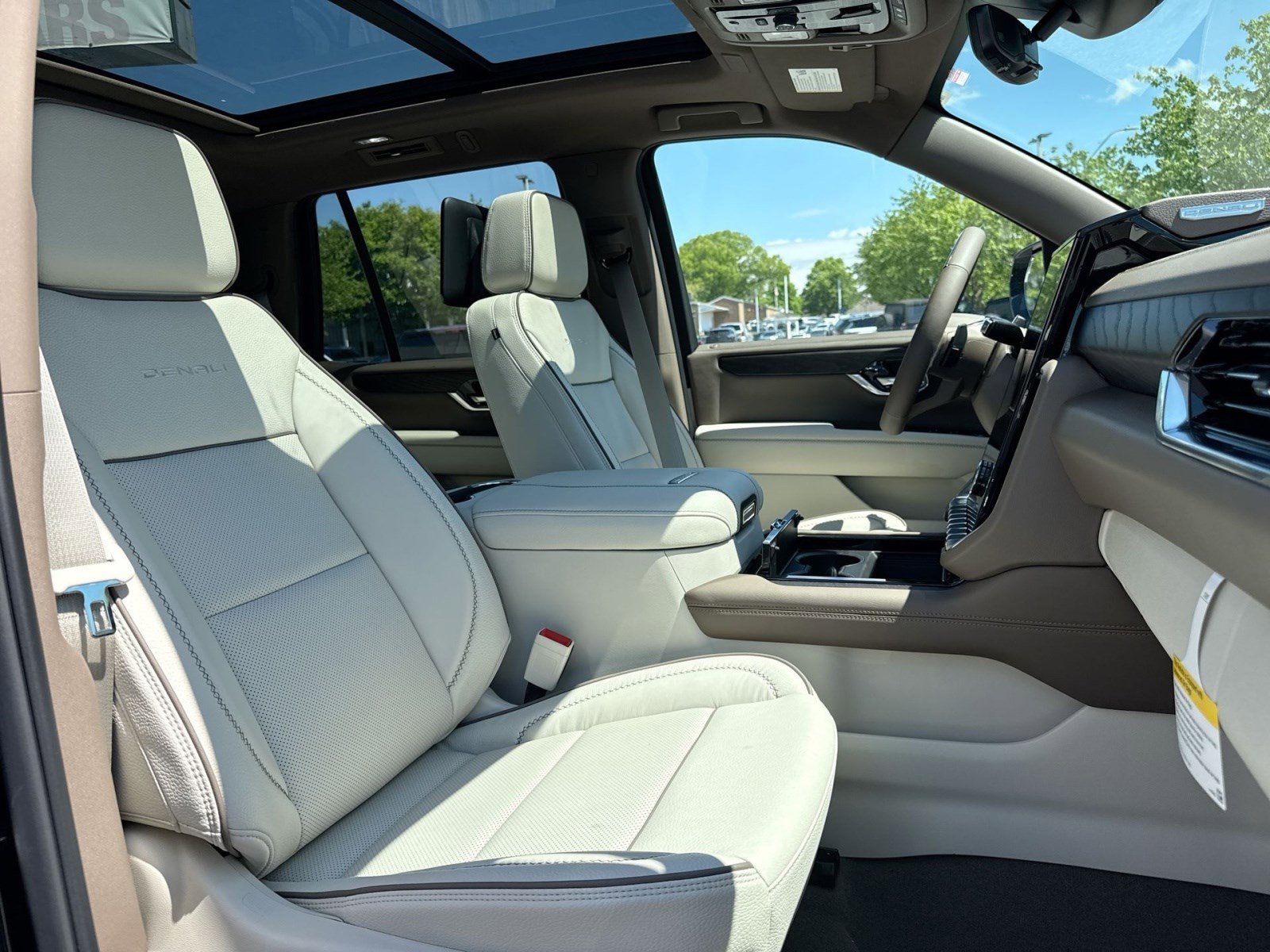 New 2026 GMC Yukon Denali w/ Denali Reserve Package AWD/4WD image 25