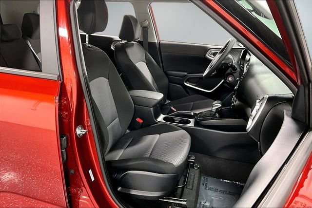 Used 2025 Kia Soul LX w/ LX Technology Package FWD image 25
