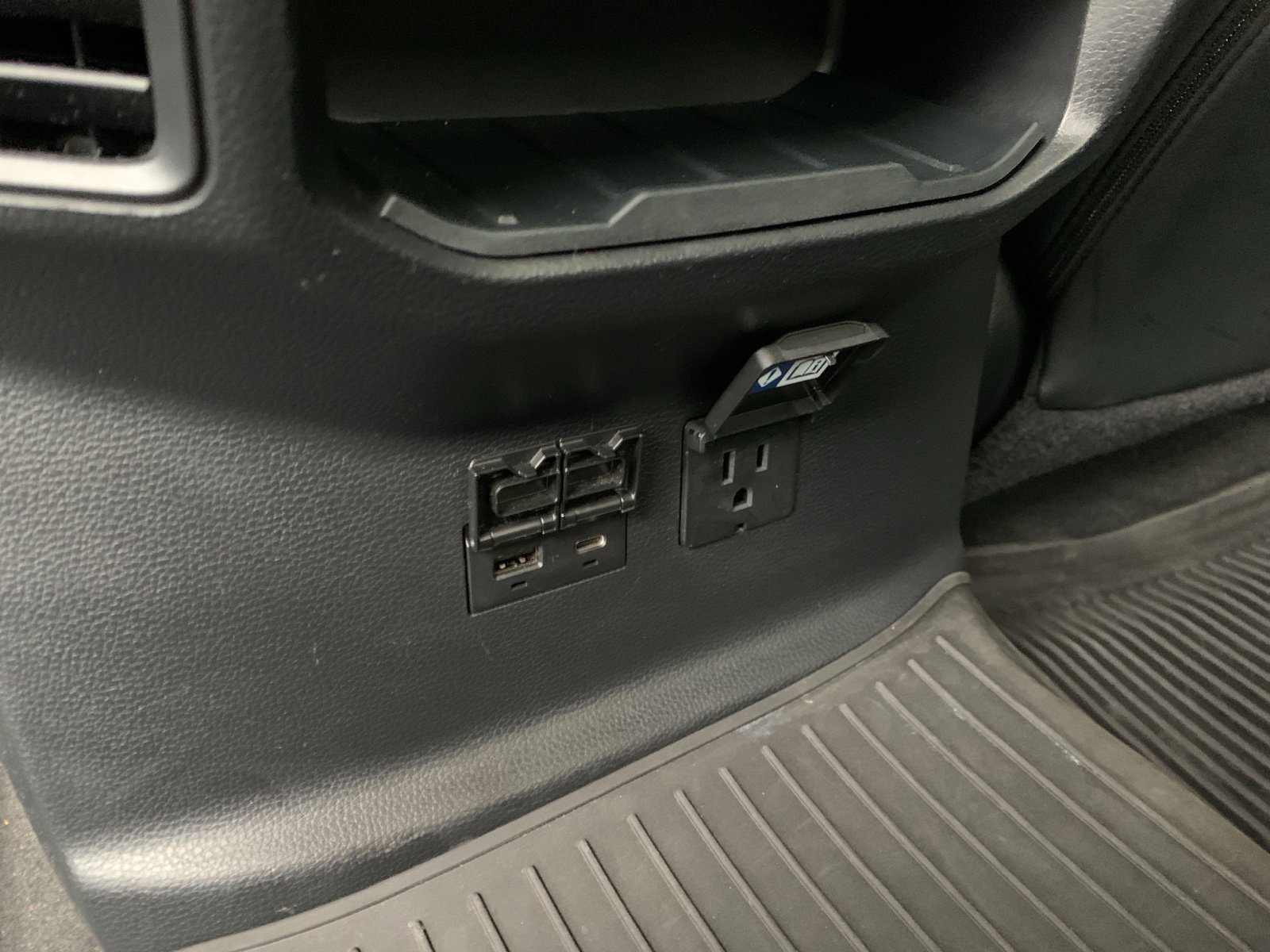 Used 2023 Toyota Tundra Limited image 18