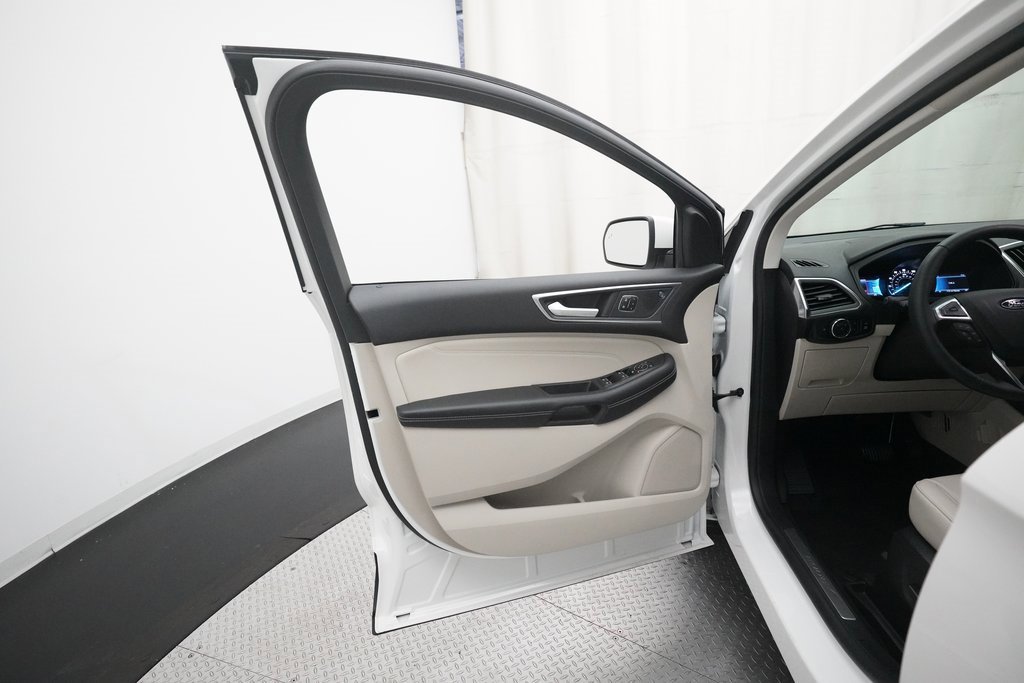 Used 2024 Ford Edge Titanium image 30