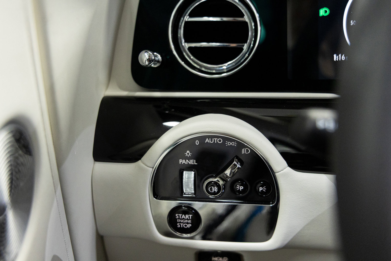 New 2026 Rolls-Royce Spectre image 35