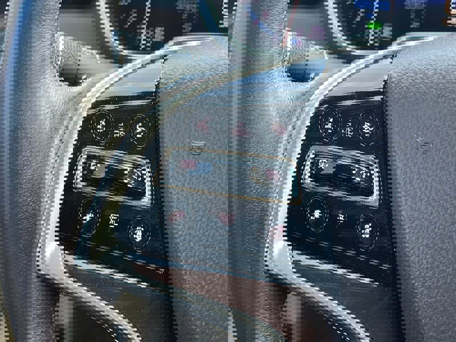 Used 2015 Cadillac SRX Luxury w/ Driver Awareness Package image 27