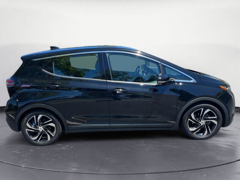 Used 2023 Chevrolet Bolt LT w/ Infotainment Package FWD image 4