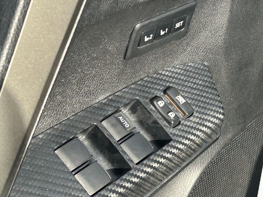 Used 2015 Toyota RAV4 Limited w/ Technology Package image 29