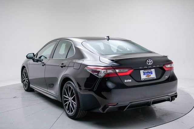 Used 2023 Toyota Camry SE image 3