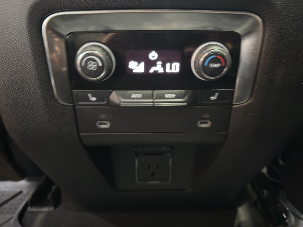 Used 2024 Chevrolet Suburban Z71 w/ Luxury Package AWD/4WD image 14