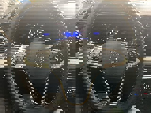 Certified 2025 Volkswagen Taos SE w/ Panoramic Sunroof Package image 16