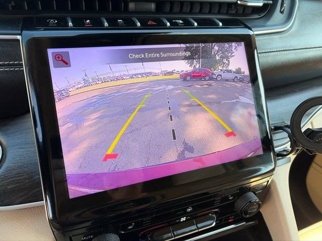 Used 2021 Jeep Grand Cherokee L Limited AWD/4WD image 24