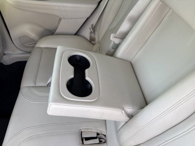 Used 2022 Buick Envision Essence w/ Safety Package image 18