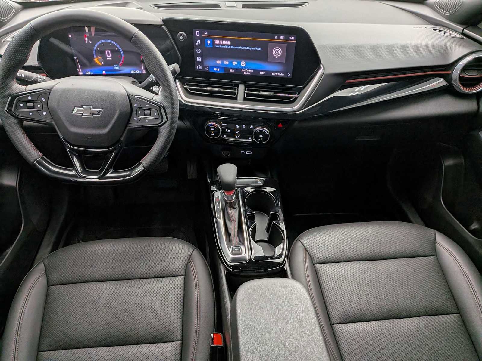 Used 2025 Chevrolet Trax RS w/ Sunroof Package FWD image 15