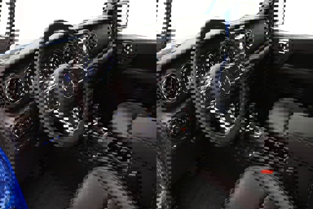 Used 2023 Jeep Wrangler Unlimited Sahara w/ Cold Weather Group AWD/4WD image 13