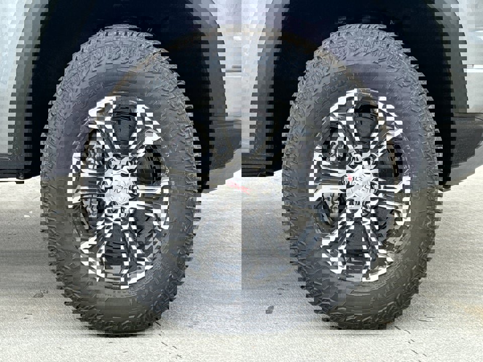 Used 2025 GMC Canyon AT4 image 6