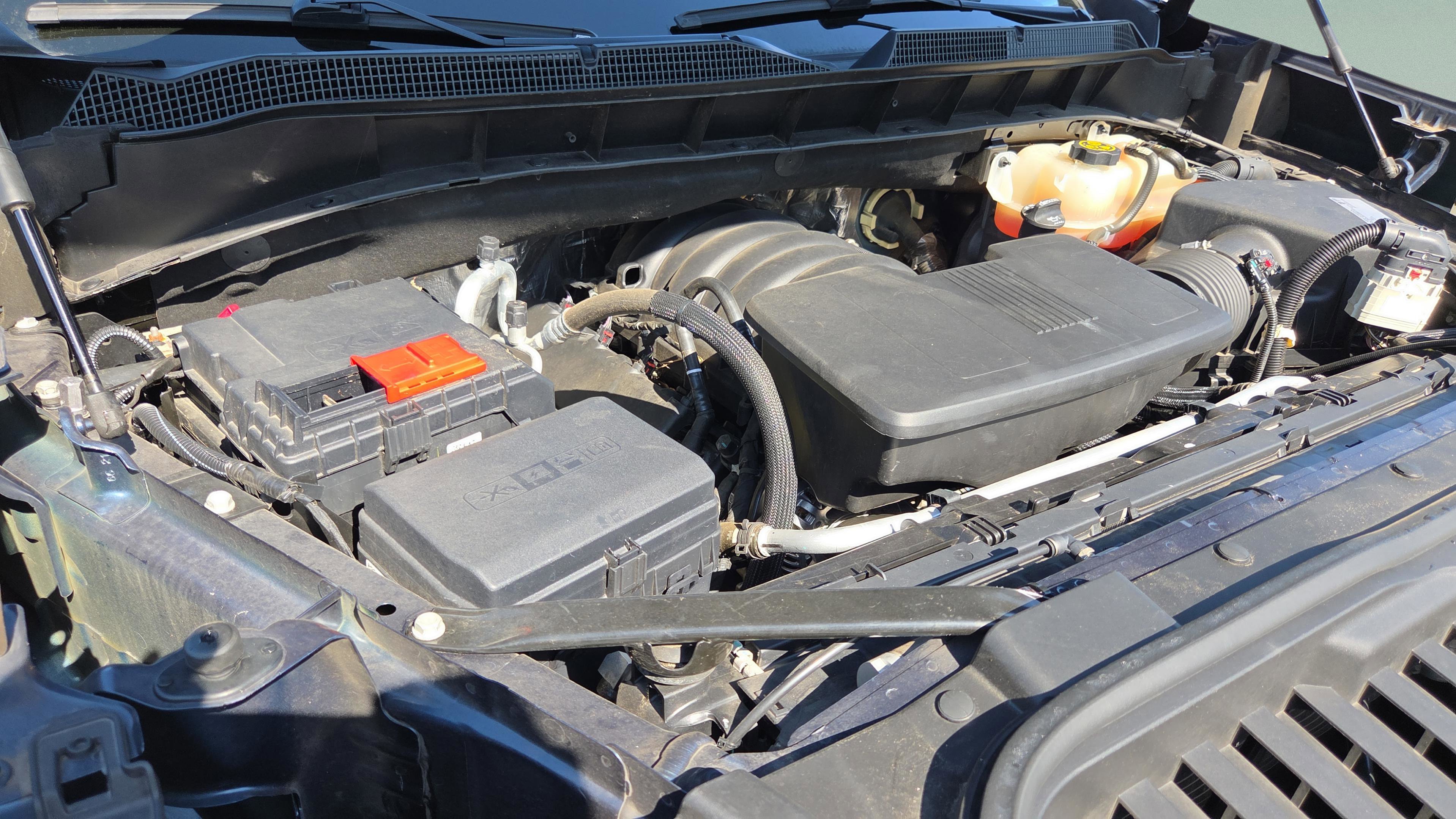 Certified 2021 Chevrolet Silverado 1500 LT w/ Z71 Off-Road Package AWD/4WD image 17