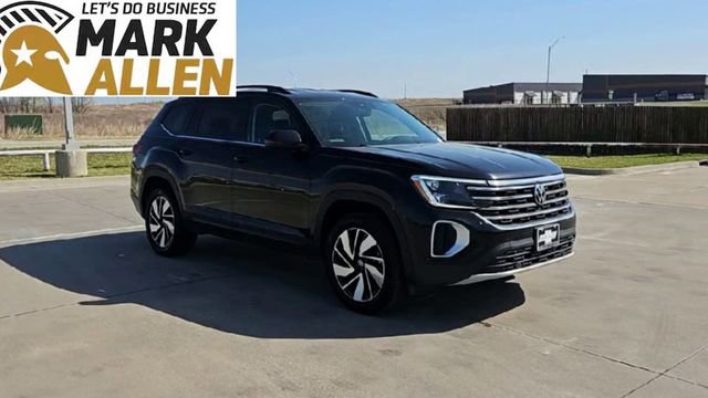 Used 2025 Volkswagen Atlas SE AWD/4WD image 2