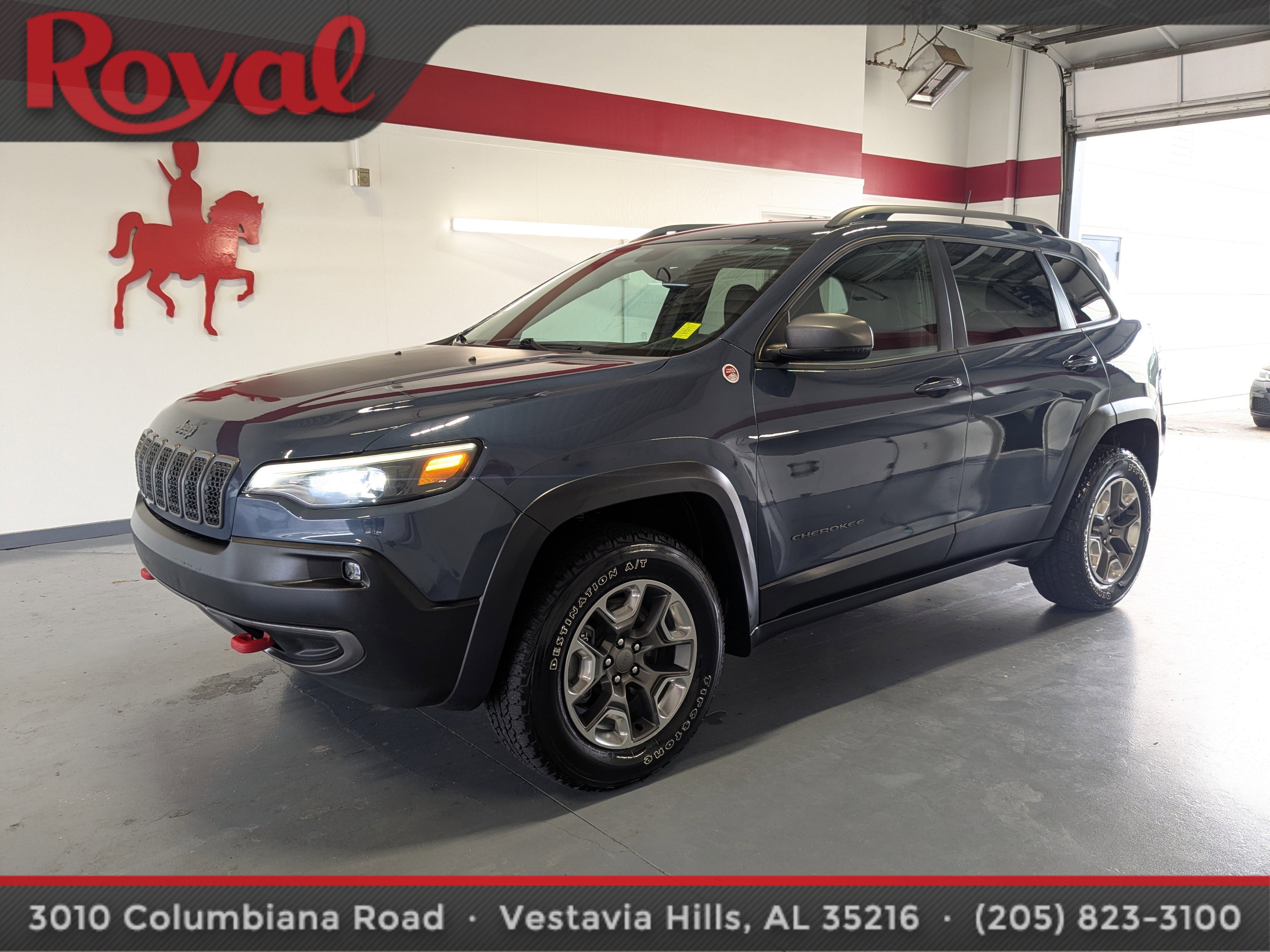 Used 2019 Jeep Cherokee Trailhawk image 1