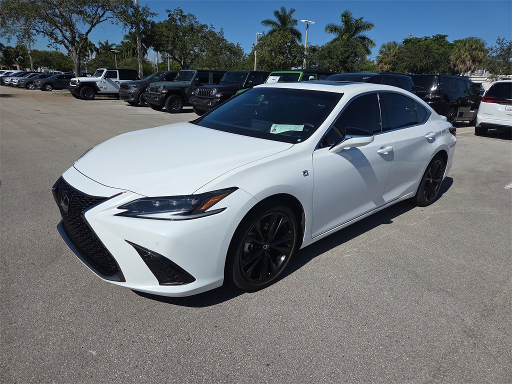 Used 2023 Lexus ES 300h F Sport image 10