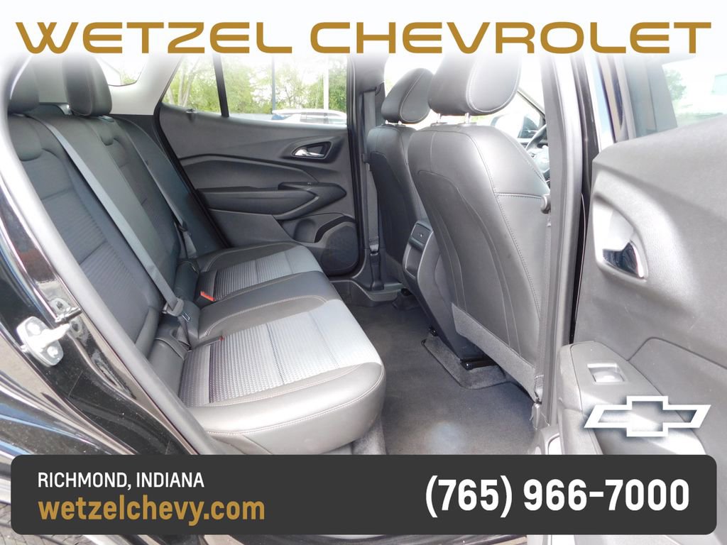 Used 2025 Chevrolet Trax LT w/ LT Convenience Package FWD image 19