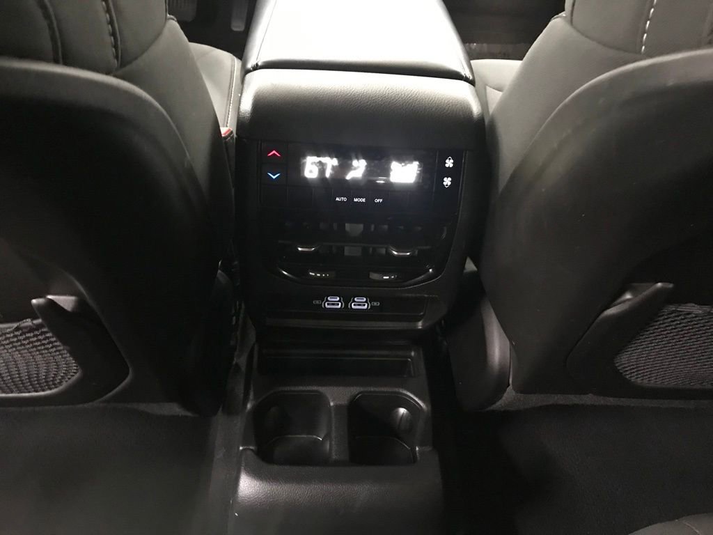 Used 2023 Jeep Grand Cherokee L Laredo image 24