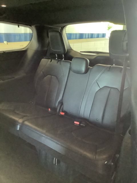 Certified 2021 Chrysler Pacifica Touring-L w/ S Appearance Package AWD/4WD image 19
