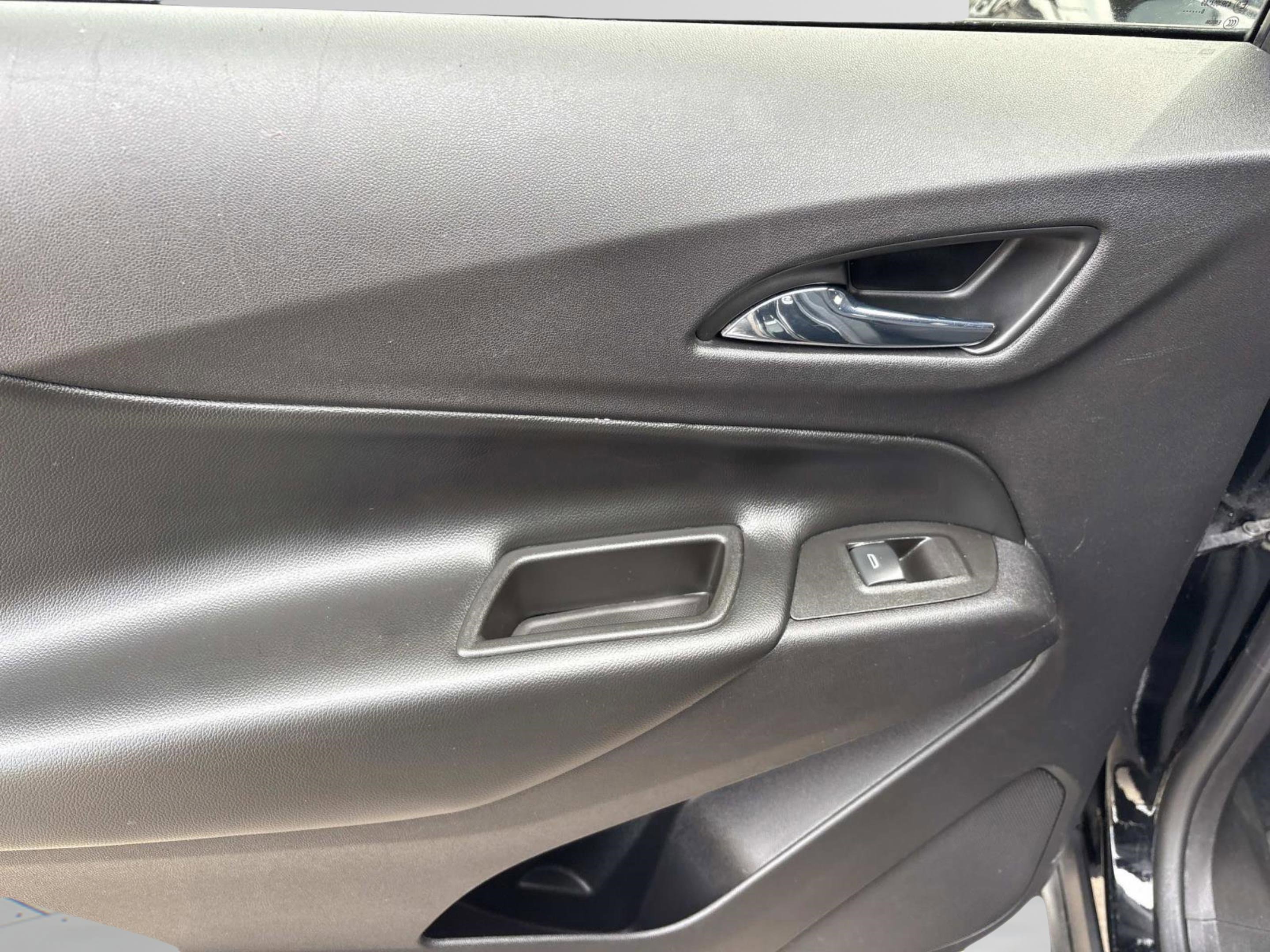 Used 2020 Chevrolet Equinox LT image 18