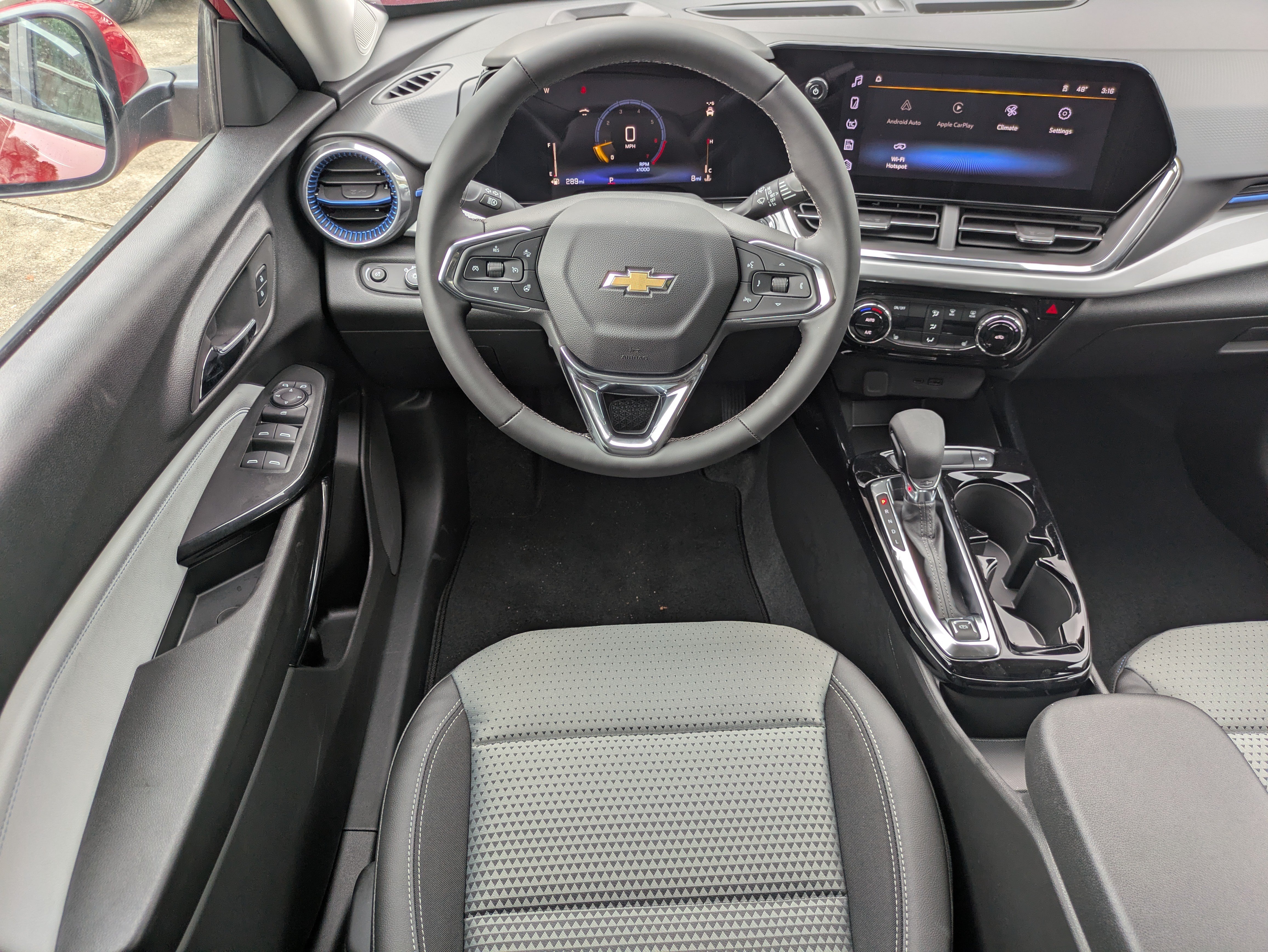 New 2026 Chevrolet Trax LT w/ Driver Confidence Package FWD image 4