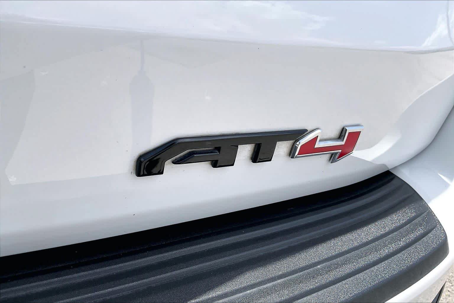 Used 2024 GMC Yukon AT4 w/ Technology Package AWD/4WD image 10