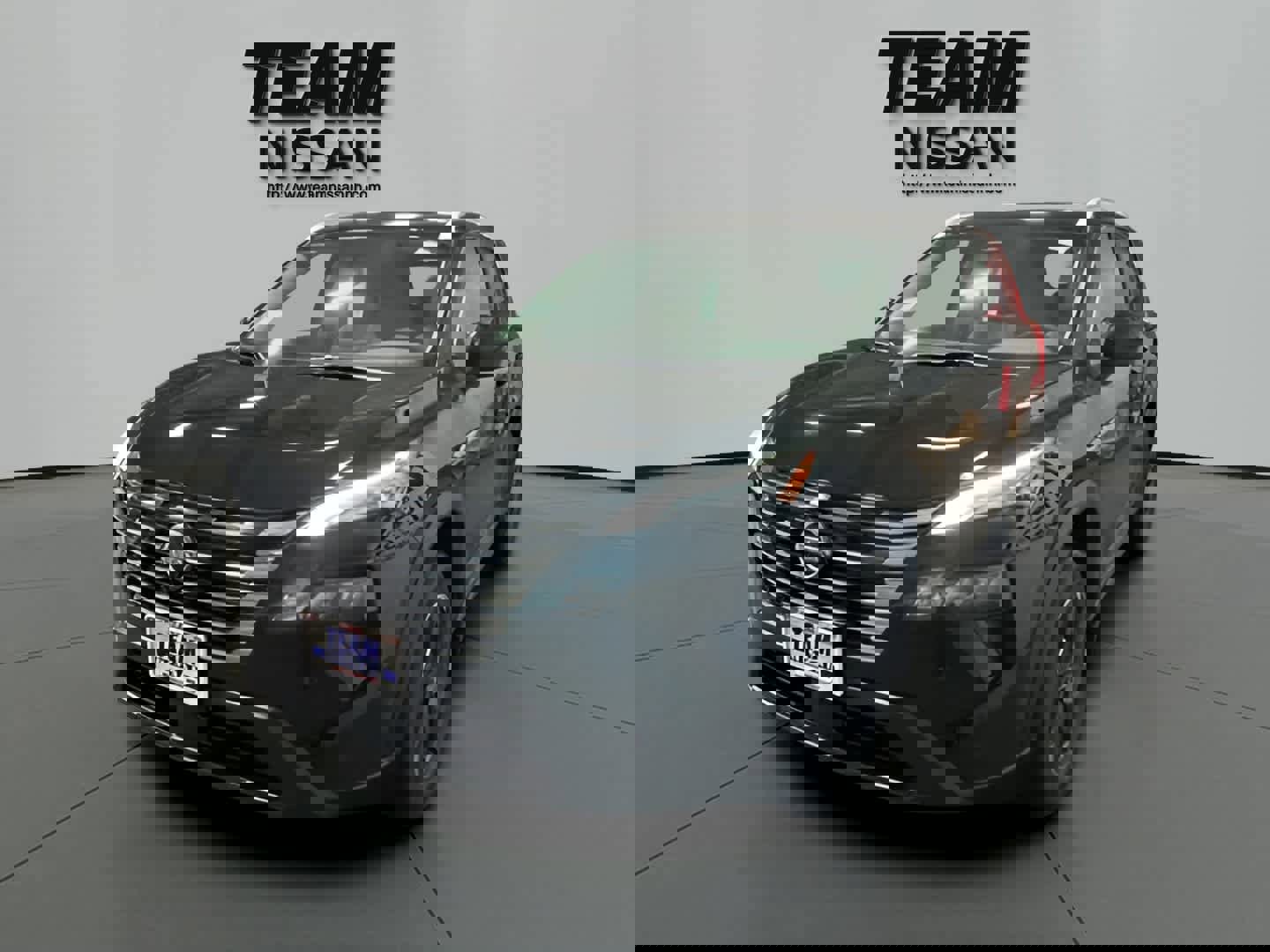 Used 2025 Nissan Rogue SV image 4