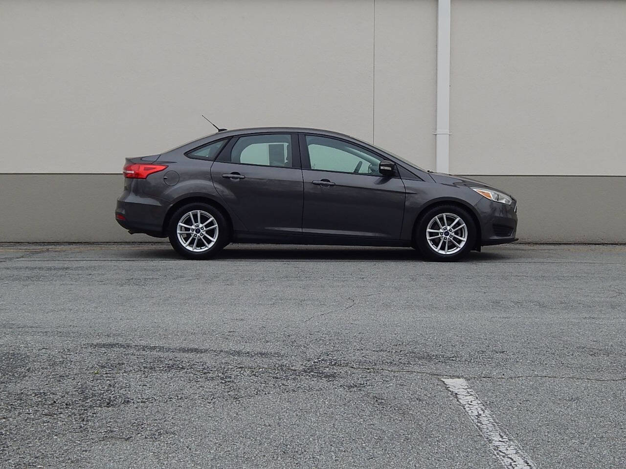 Used 2015 Ford Focus SE image 2