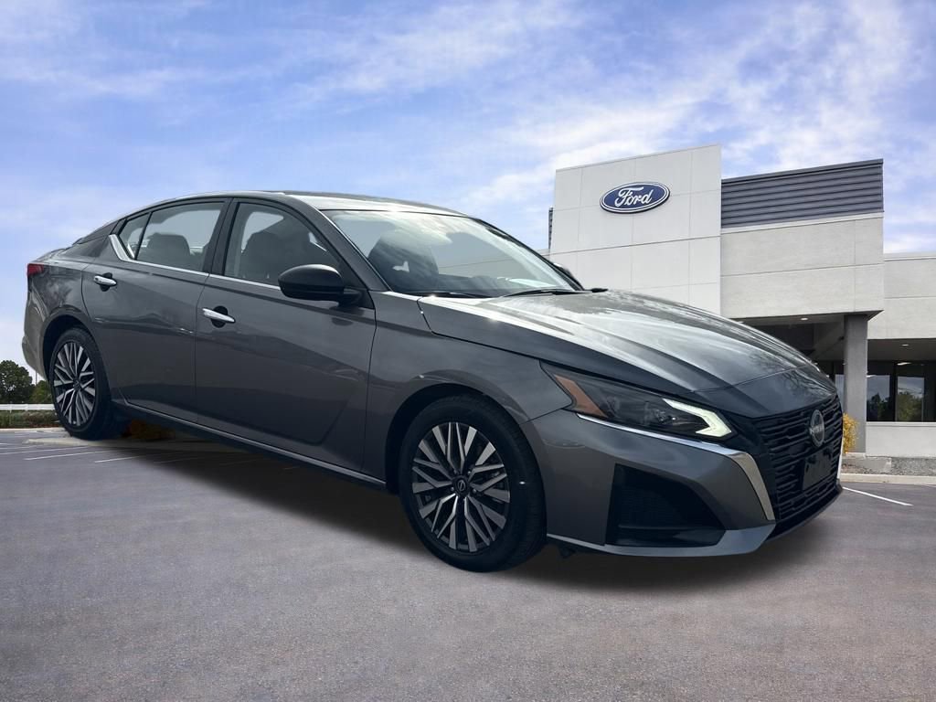 Used 2024 Nissan Altima 2.5 SV
