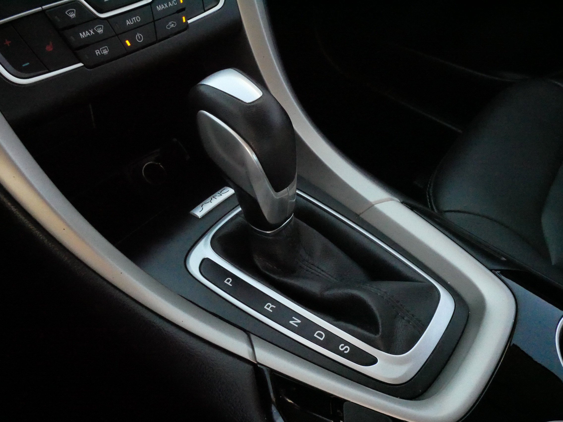 Used 2016 Ford Fusion SE w/ Equipment Group 202A FWD image 24