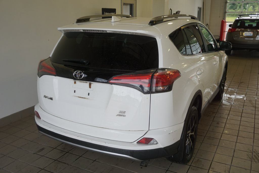 Used 2018 Toyota RAV4 SE w/ Power Extra Value Package AWD/4WD image 12
