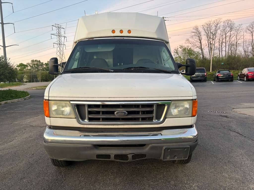 Used 2005 Ford E-450 and Econoline 450 RWD image 2