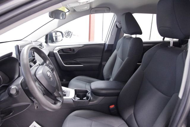 Used 2021 Toyota RAV4 LE AWD/4WD image 13
