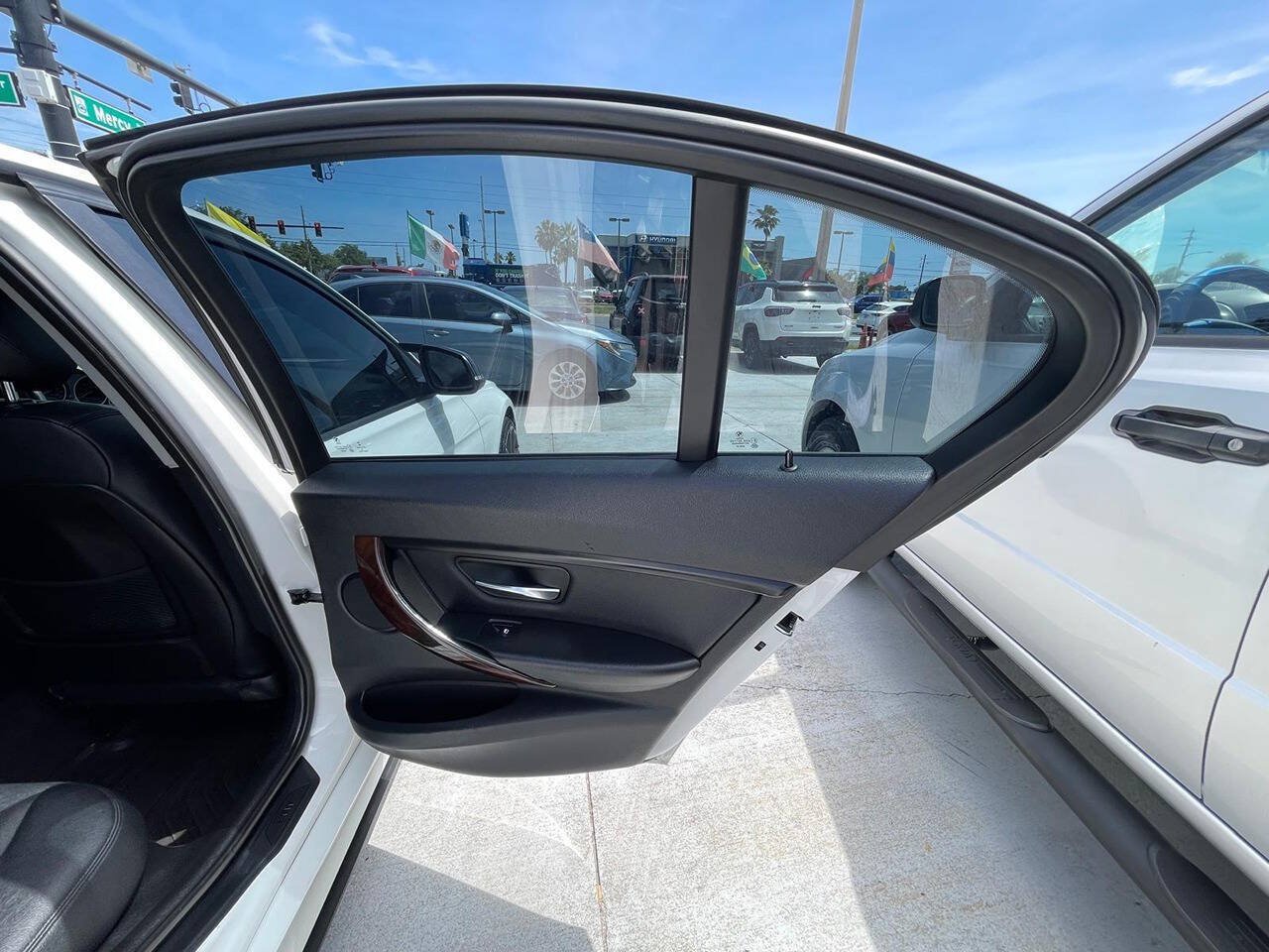 Used 2015 BMW 328i xDrive Sedan AWD/4WD image 12