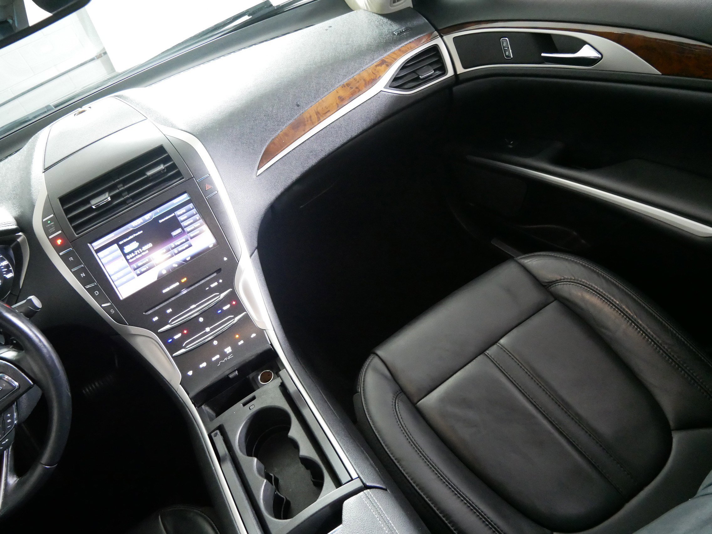 Used 2015 Lincoln MKZ w/ Equipment Group 101A Select image 11