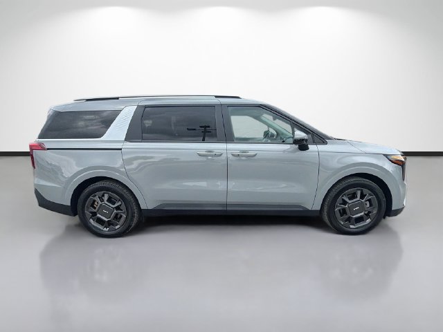 Used 2025 Kia Carnival EX FWD image 2
