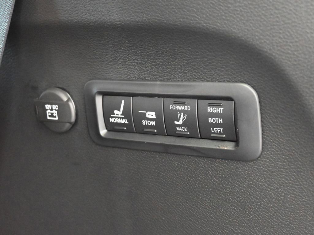 New 2026 Chrysler Pacifica Pinnacle image 40