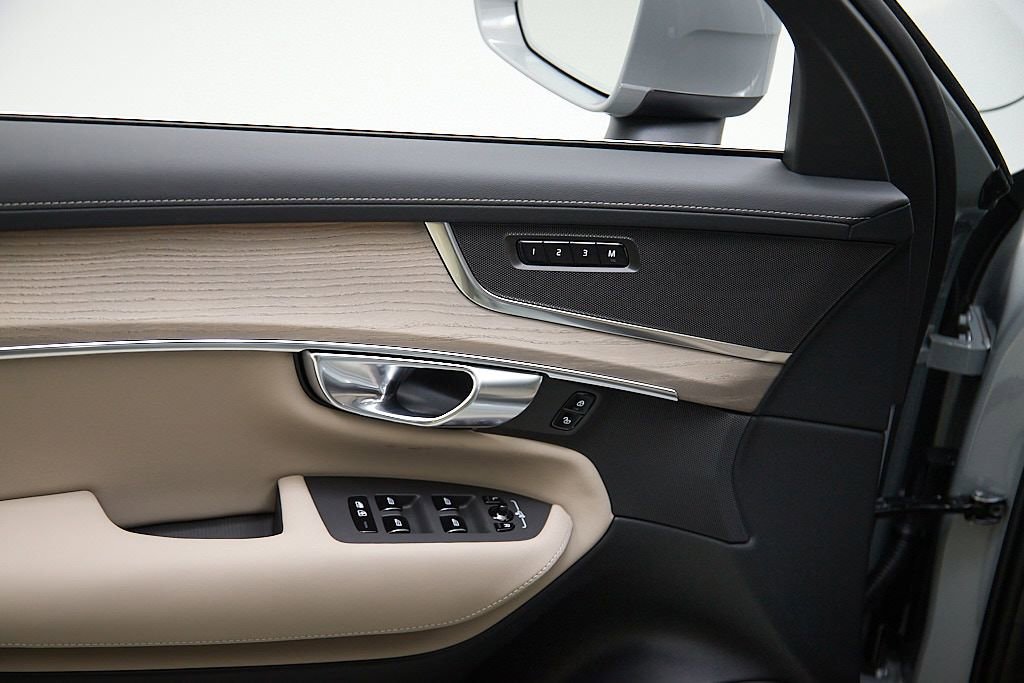 New 2026 Volvo XC90 T8 Plus w/ Protection Package image 11