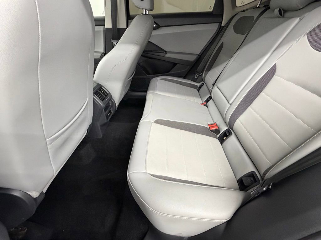 Used 2022 Volkswagen Taos SE w/ Panoramic Sunroof Package image 38