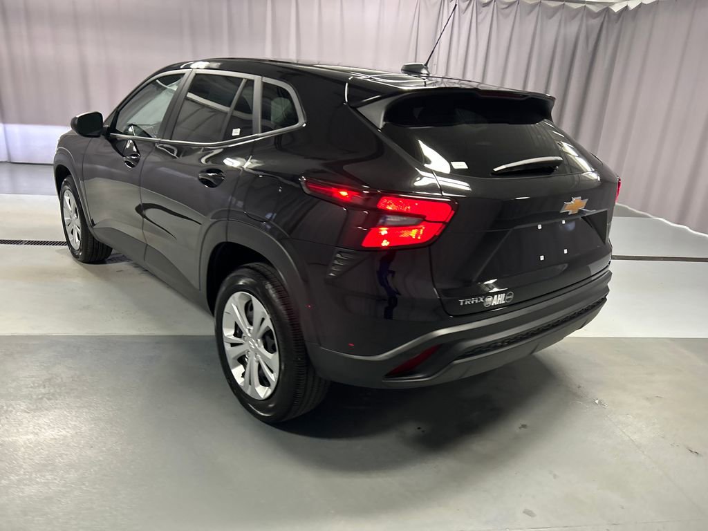 Used 2025 Chevrolet Trax LS FWD image 5