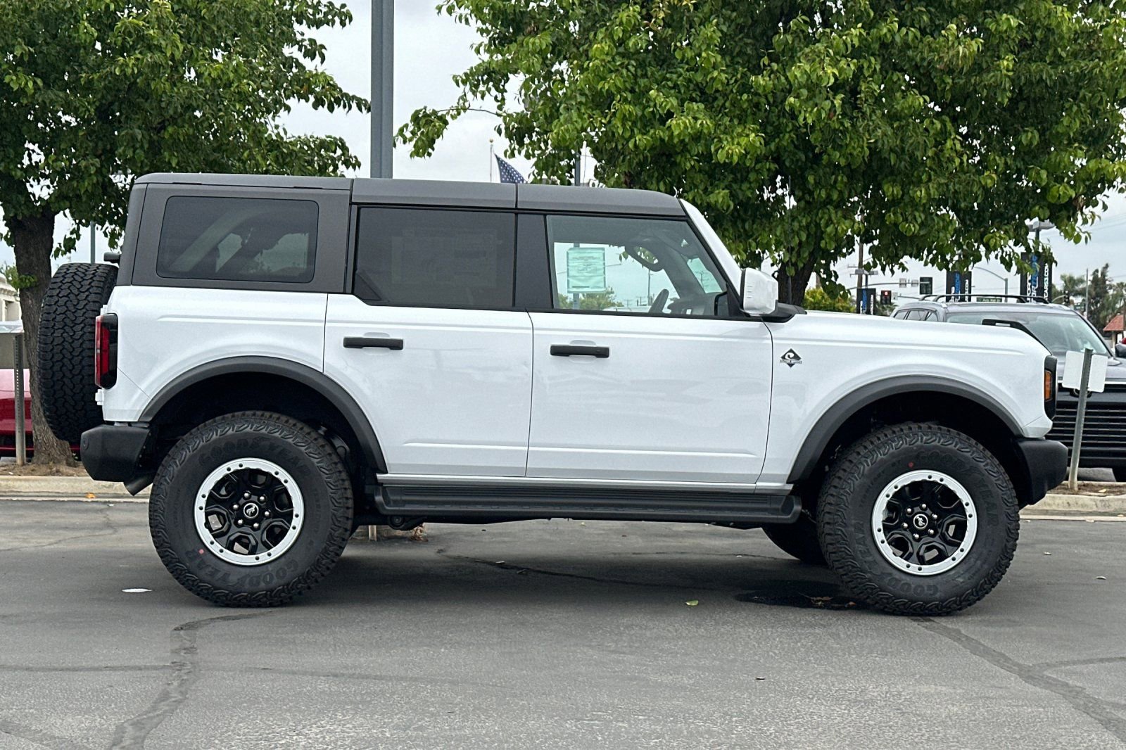 New 2026 Ford Bronco Outer Banks w/ Sasquatch Package image 3