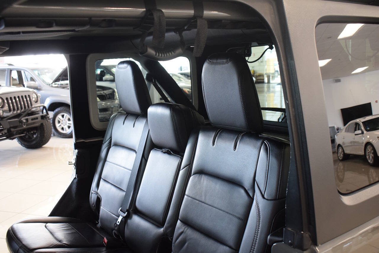 Used 2018 Jeep Wrangler Unlimited Sahara AWD/4WD image 33
