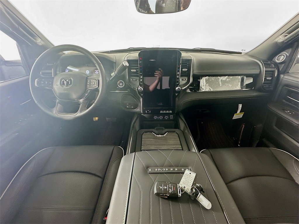 New 2025 RAM 2500 Limited w/ Towing Technology Group image 9