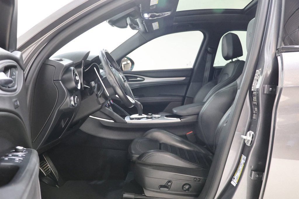 Used 2023 Alfa Romeo Stelvio Veloce AWD/4WD image 18