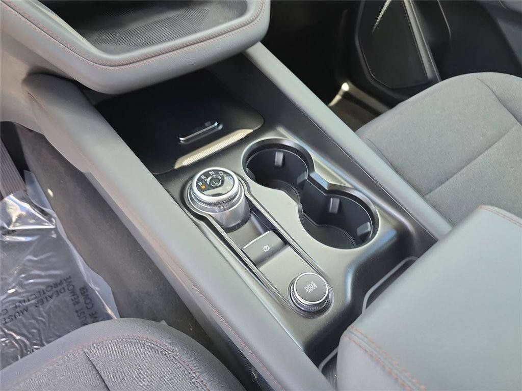 Used 2025 Ford Explorer Active AWD/4WD image 28