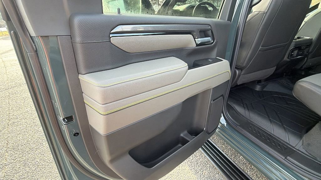 New 2026 Chevrolet Silverado 2500 ZR2 w/ LPO, Dark Essentials Package image 16