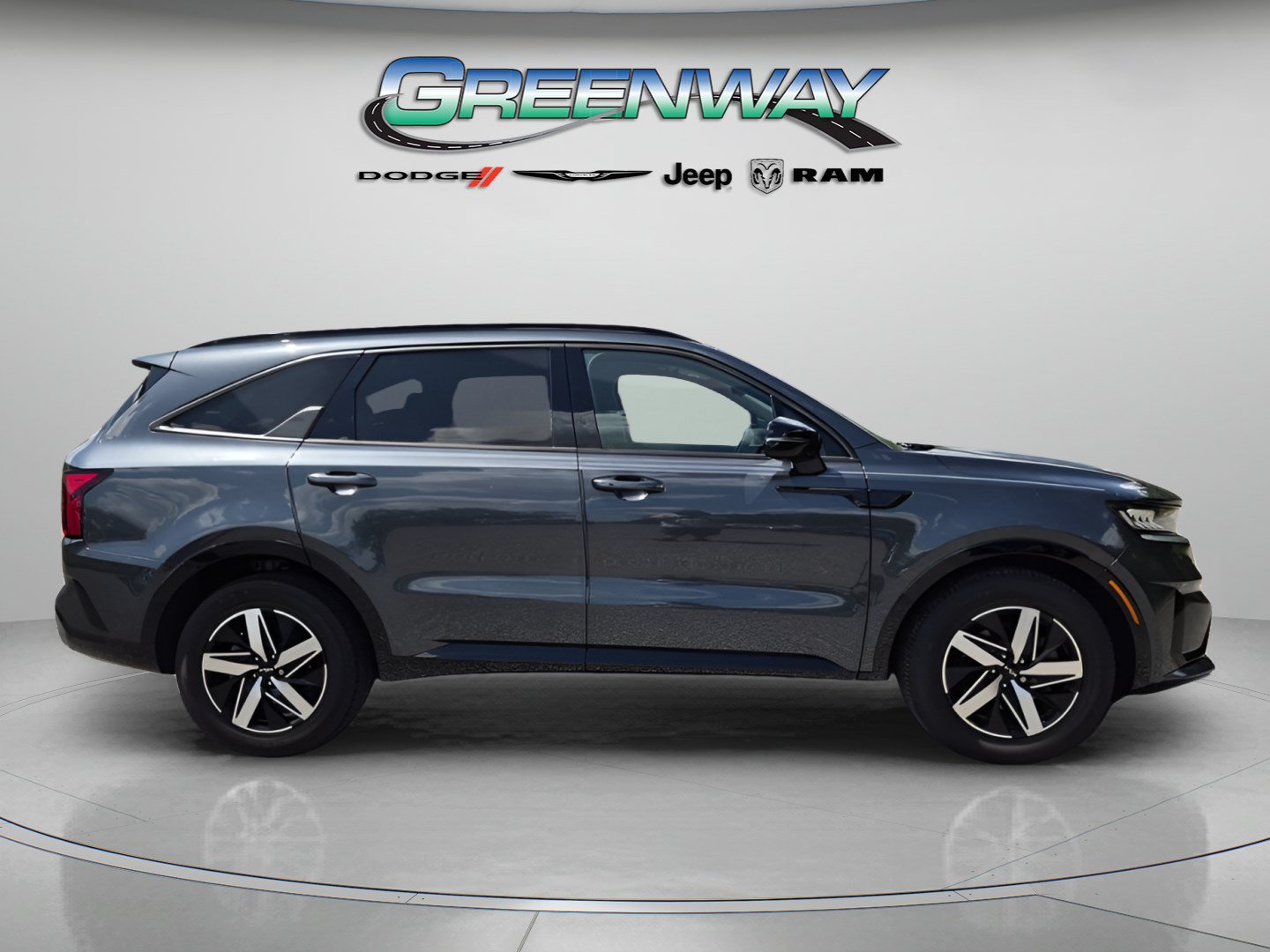 Used 2023 Kia Sorento S FWD image 4