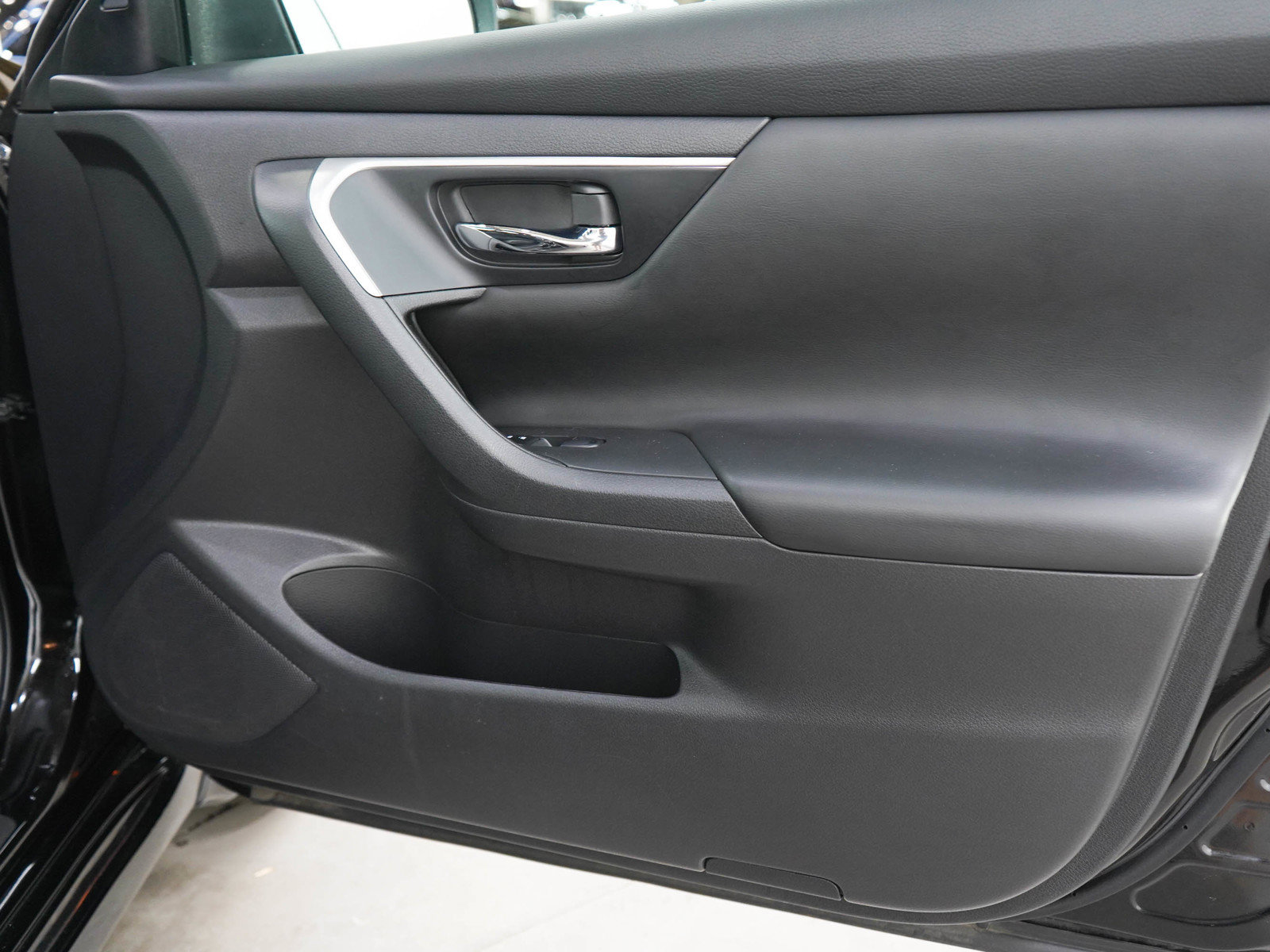 Used 2017 Nissan Altima 2.5 SV FWD image 9