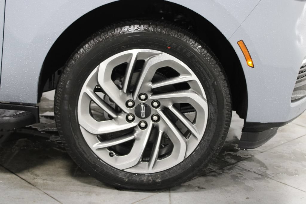 New 2027 Lincoln Navigator Premiere RWD image 13