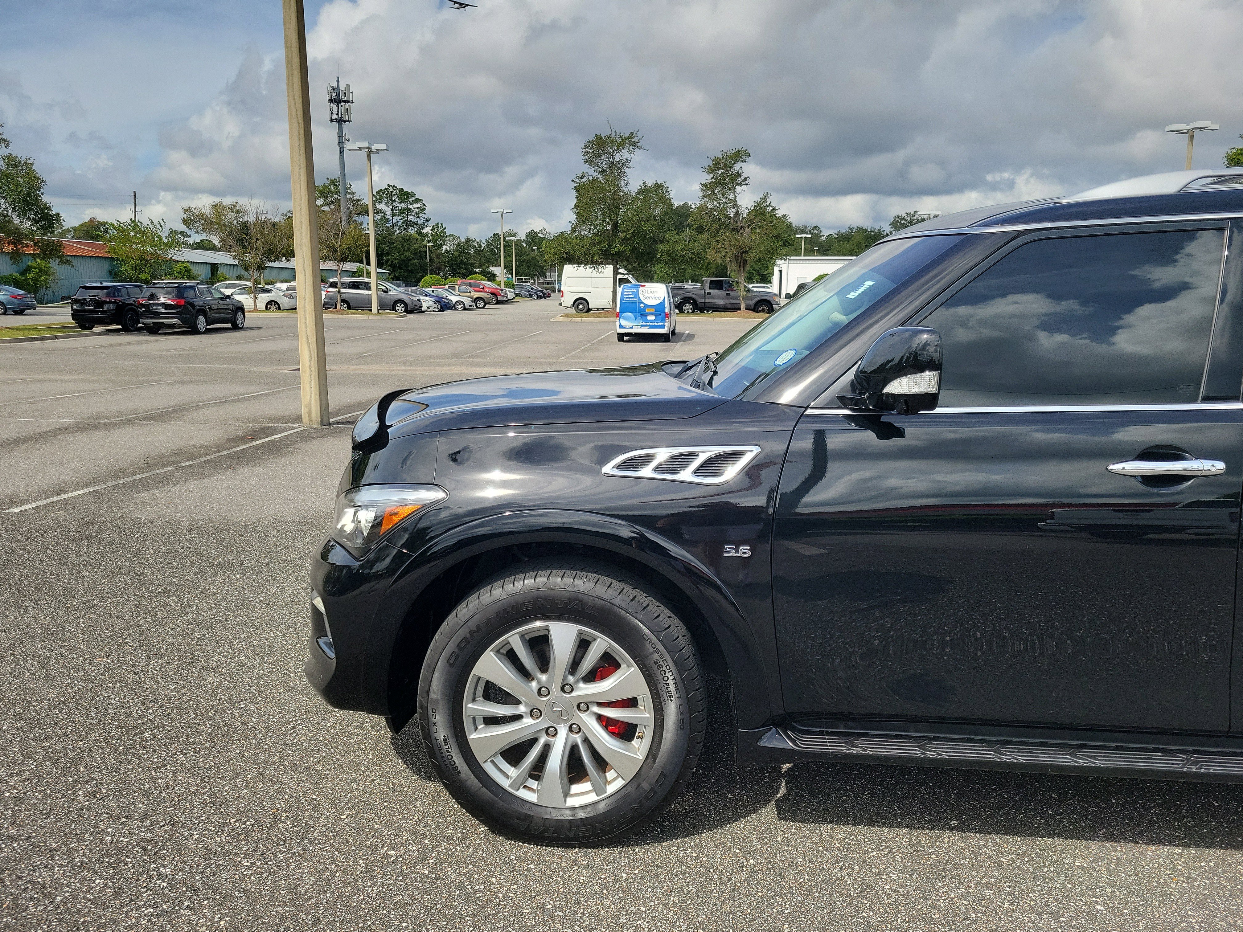 Used 2016 INFINITI QX80 Luxe w/ 22" Wheel Package image 2